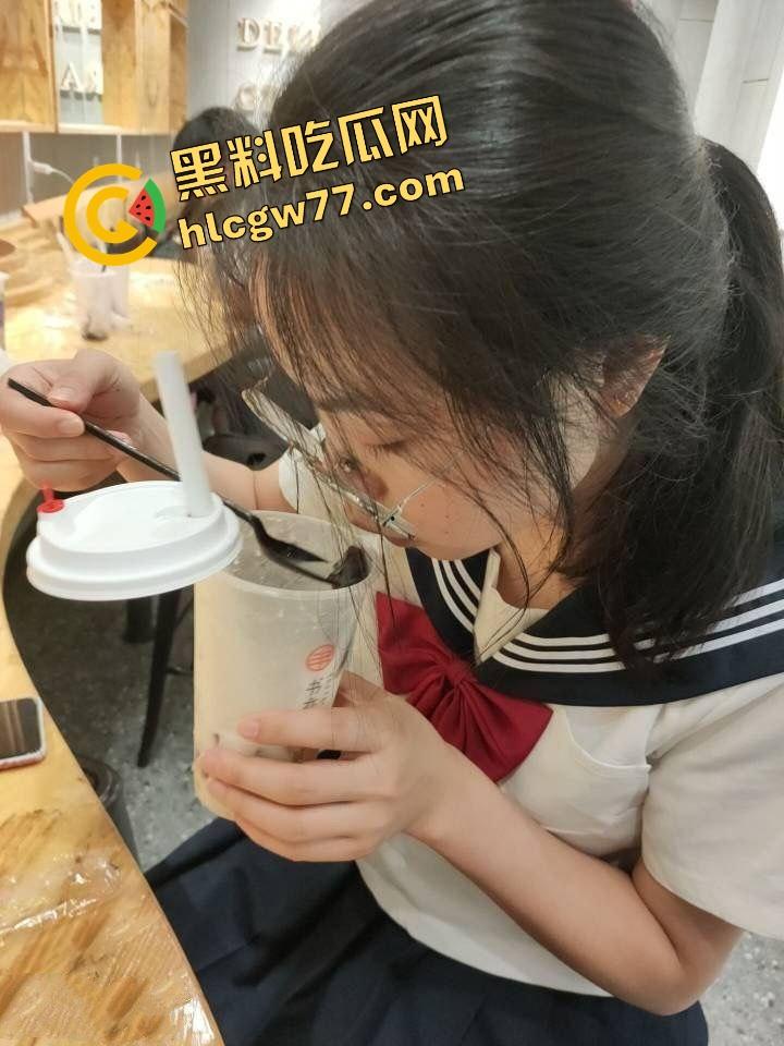 四川学院女辅导员【岳敏】政法高材生堕落成金主肉玩具,穿黑丝被后入爆干,肥臀摇到床都响!-4