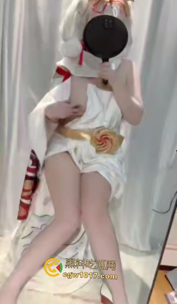 快手coser网红【咩咩】,镜前cos嫦娥白兔服白丝撩骚,用嫩手给骚逼止痒,小小的身材肥肥的B!-3