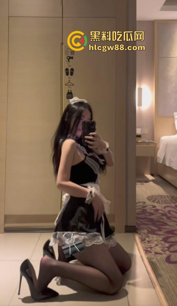 抖音极品骚鸡贱逼女【黄玉丹】打炮N次圈完金主钱就跑路马来西亚,遭曝光女仆装淫荡性爱!-6
