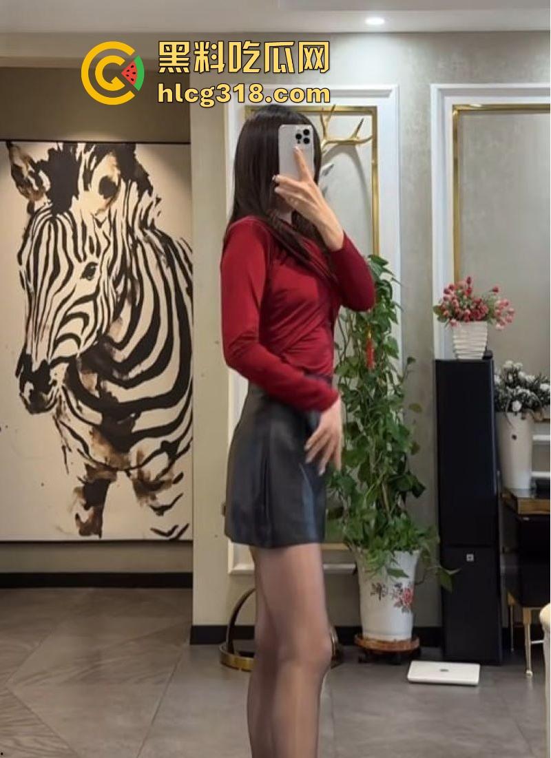 B站熟女御姐【Lady鹿的ootd】线下约炮视频曝光!成熟御姐深喉打桩,这腿,感觉比我命都长!-2