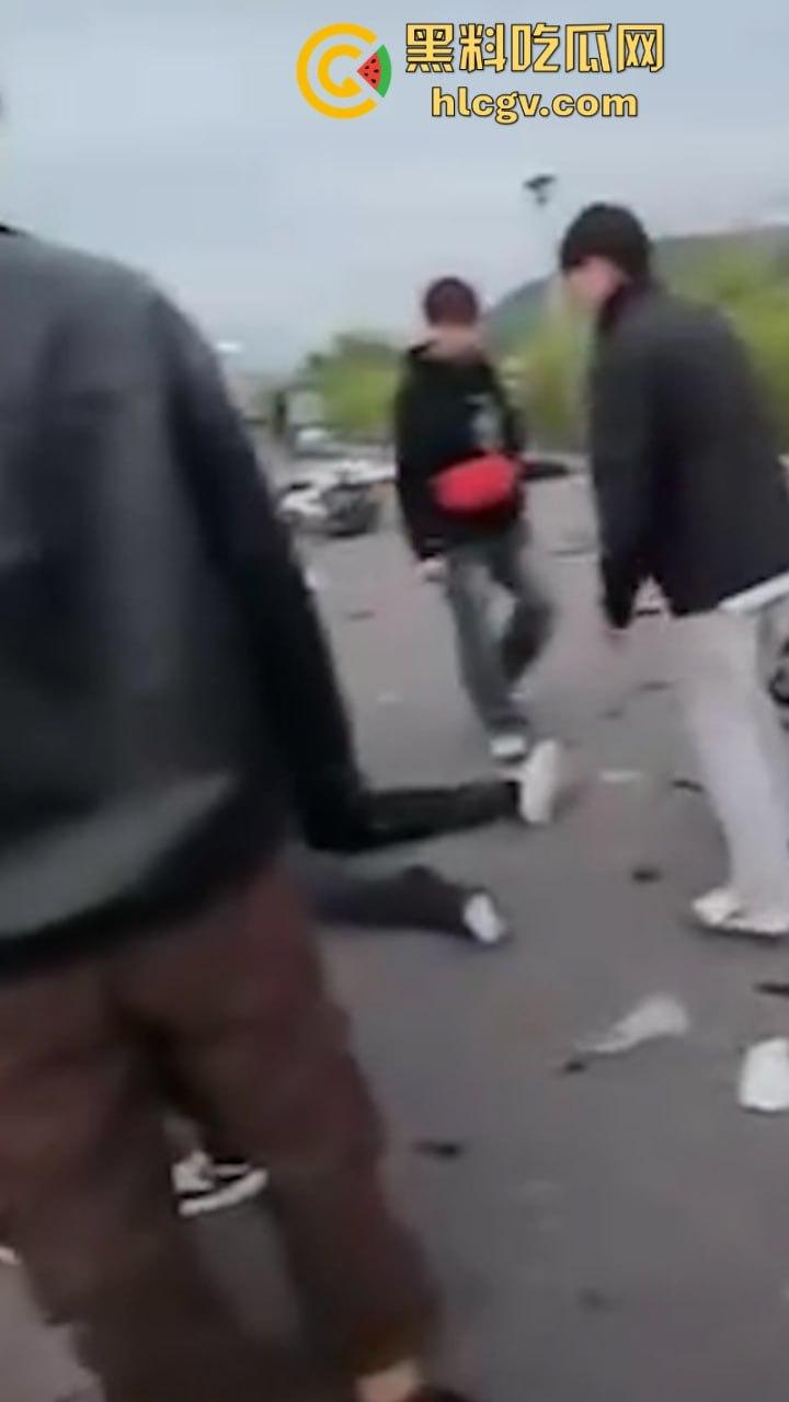 玩车就是玩命！两大学生借车带妹 超速飚车不慎相撞 一死一废-10