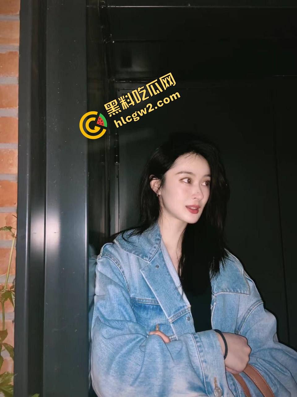 贵州反差婊精神小妹『黄巧』绿男友找单男玩3P 前男友加回骚鸡跪求再给一次！独家流出！