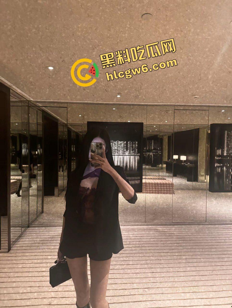 北京商务中心区气质靓女反差骚鸡『廖若桐』与多金人士刺激摸奶 酒店激情爆操后怼骚逼!原创独家流出!-5