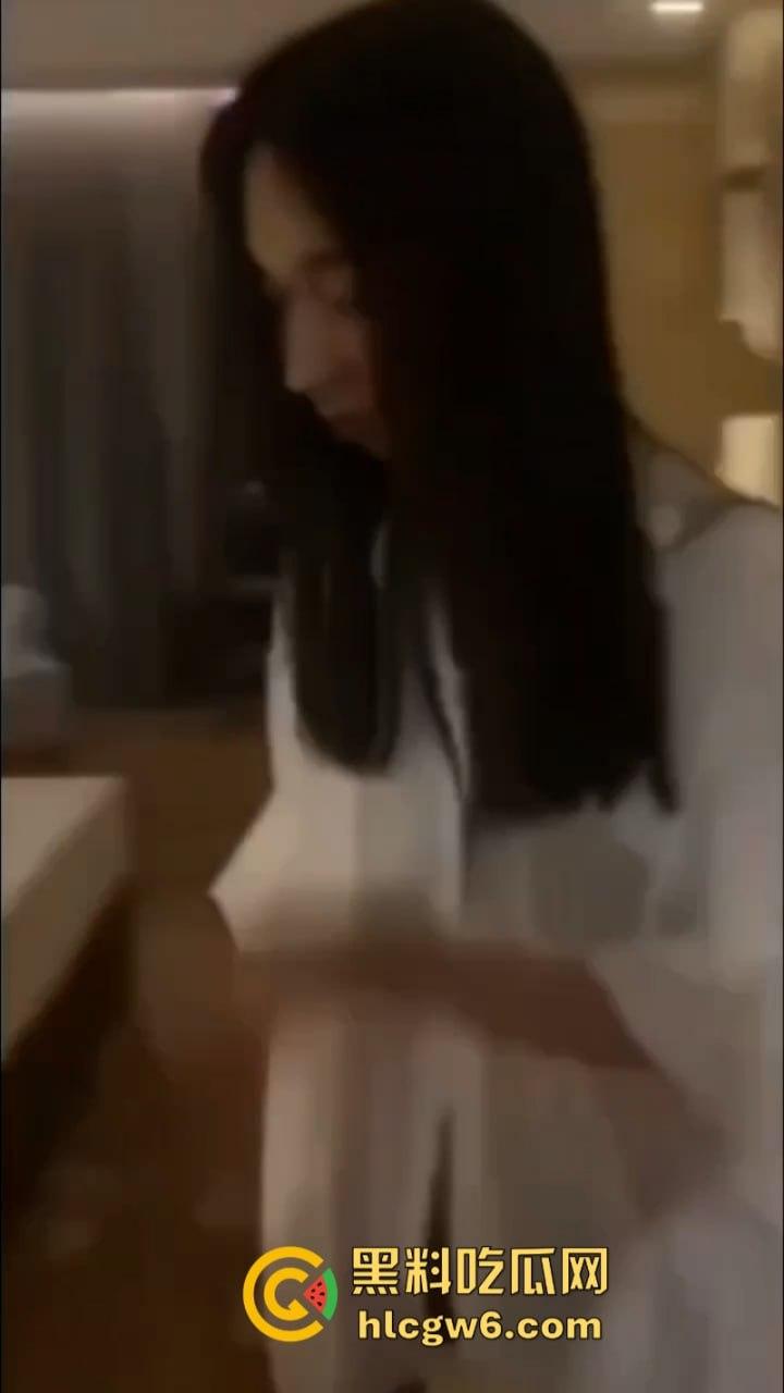 厦门小伙网恋奔现大翻车 开房约炮裤子一脱双鸡对望 萌系女友竟是变态男娘?-9