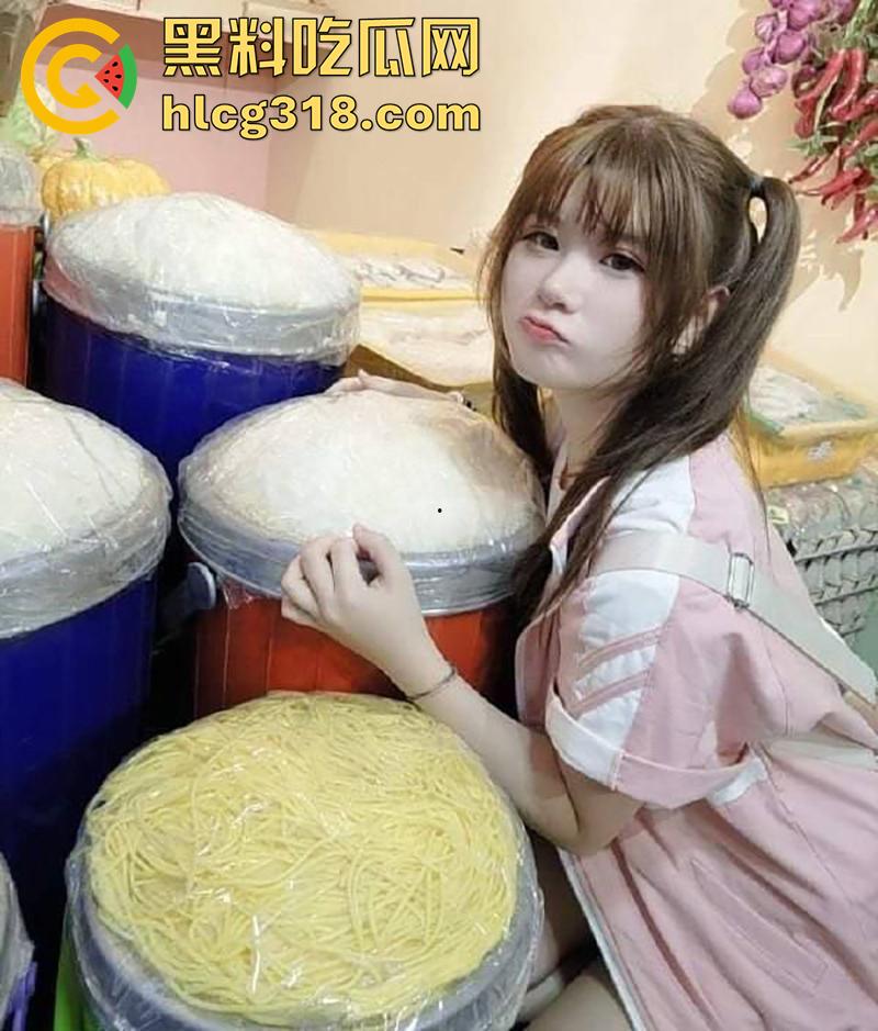 绿你的不一定是兄弟，也可能是你爸！湖南师范学院【徐晓筱】，被男友父亲拿下，贪恋大屌疯狂吃鸡！