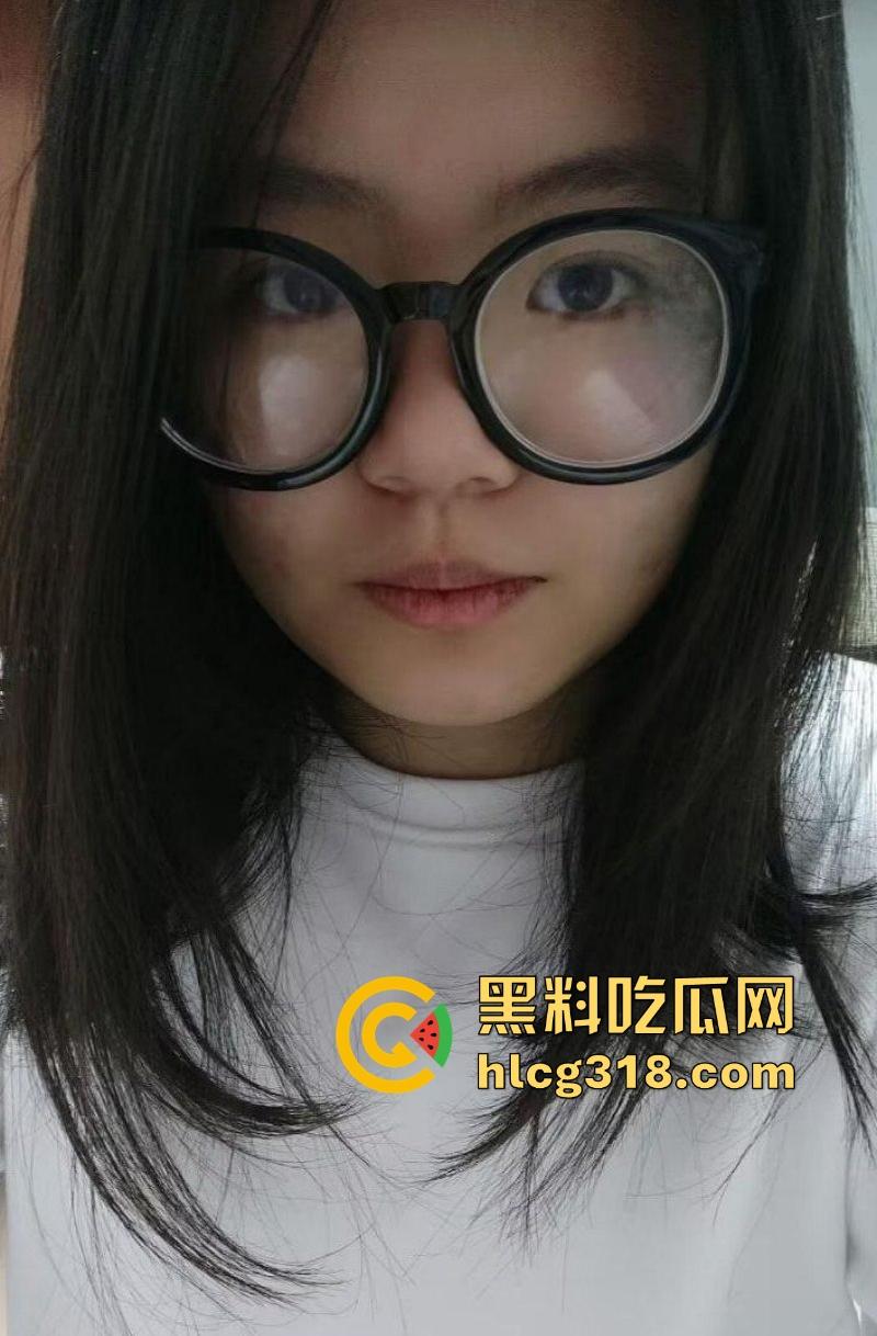 调教长春反差学妹【王丽颖】巨乳性瘾听话母狗，水瓶接尿自产自销，大口猛灌一饮而尽！