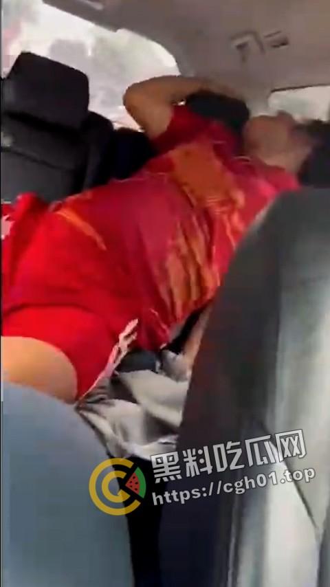 出租车上生孩子！裤子都没脱 孩子就出来了 这也太着急了-3