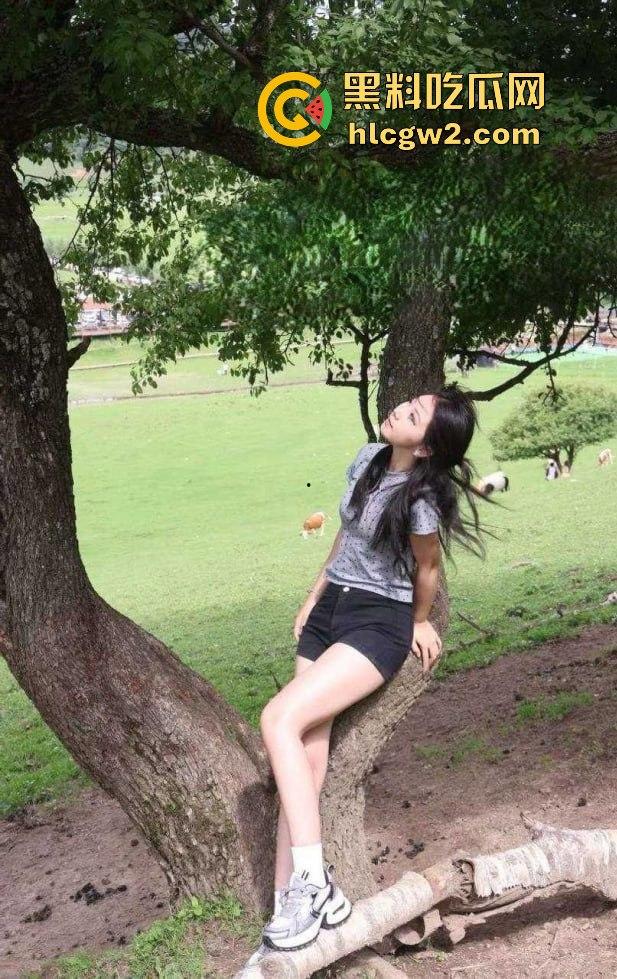 兔女郎装扮求金主 西安欧亚学院【李思雨】做外围兼职,谎称见闺蜜却飞全国卖骚,男友怒爆私密视频!-4