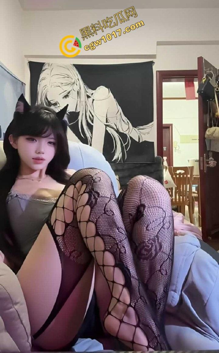 抖音网红【小飞粥】惊爆黑料,甜美人设骤变成浪女,情趣内衣骑乘豪放,后入爆操内射嫩穴,彻底颠覆粉丝心中形象!-9