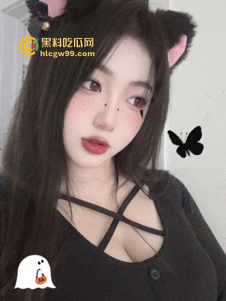 饥渴淫妻少妇 (宋妍) 被废物绿帽老公献妻共享给精壮男,满足骚逼两头3P爆操淫荡性爱!独家曝光流出!-1