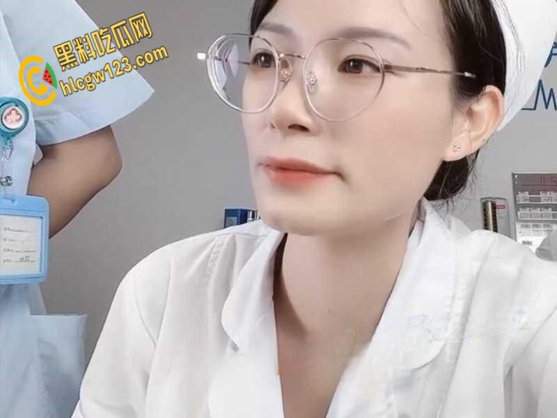 内卷之王御姐护士直播搭建医院场景，当着医生背后自慰，淫水直流的样子真是骚透了！