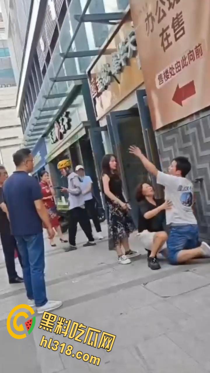 钱多不如鸡巴大!男子控诉老婆出轨,自己月入两万块,打两份工都管不住老婆被戴绿帽!-2