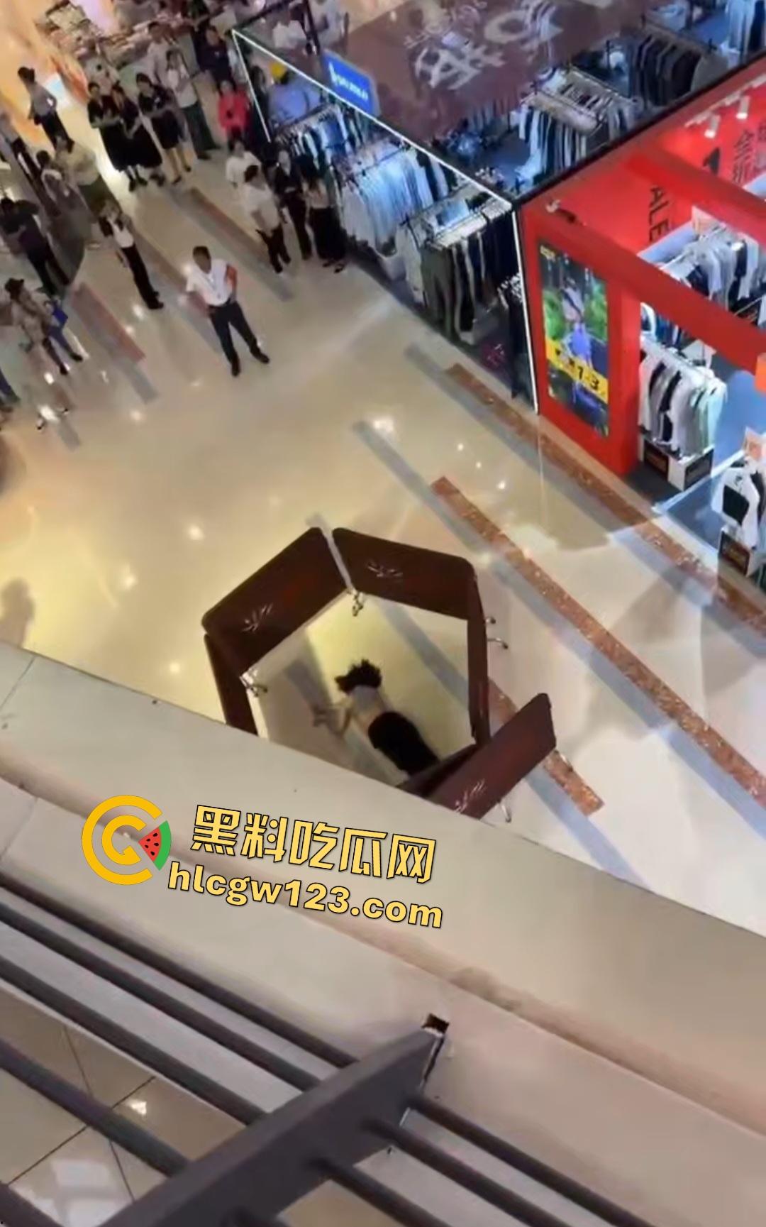 扬州京华城26岁女孩为茶颜悦色跳楼自杀！因男友买蜜雪冰城崩溃，男友终于解脱了！-7