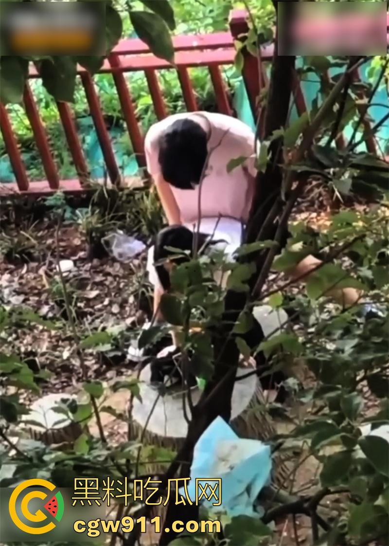 辽宁理工小树林偷拍,肌肉体育生爆干骚逼,曾在迎新晚会上跳舞意外露奶,原来是为了勾引,真是骚没边了!-7