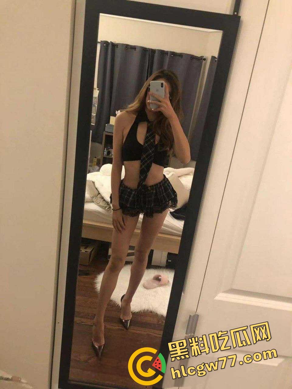 江苏大学高颜值女神『方宁』变骚母狗，金主操犯泄密，长腿痛逼口交一流，浪叫假得迷死人！-5