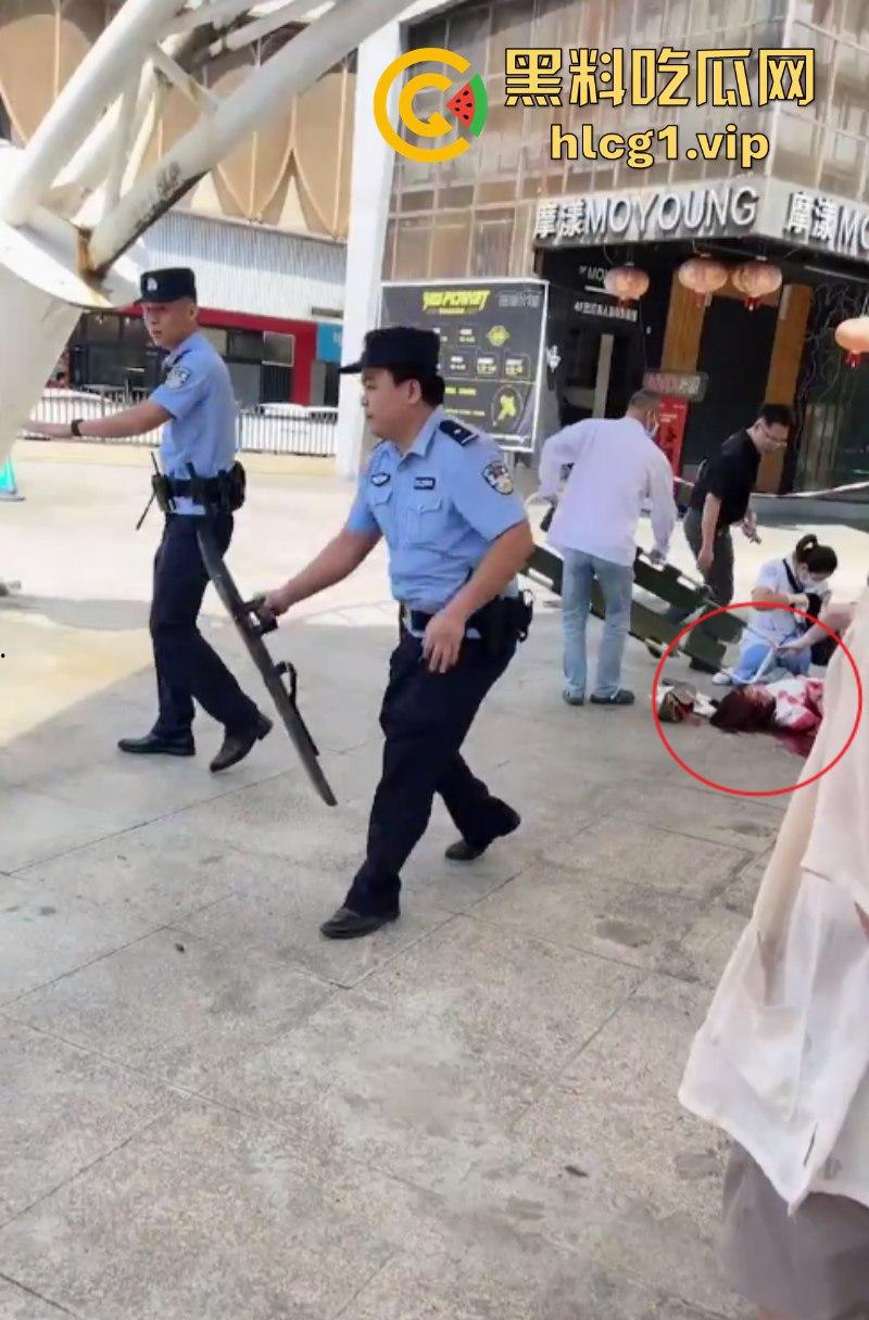 骗我捅你几刀不过分吧！海口一男子持刀捅伤前妻 血撒当场-7