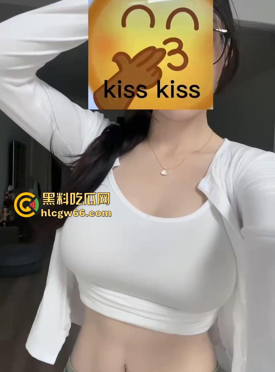 江苏盐城眼镜妹前女友『许多多』大腿夹跳蛋自拍后入，骚逼浪得像被电过，早起的人儿有逼看！