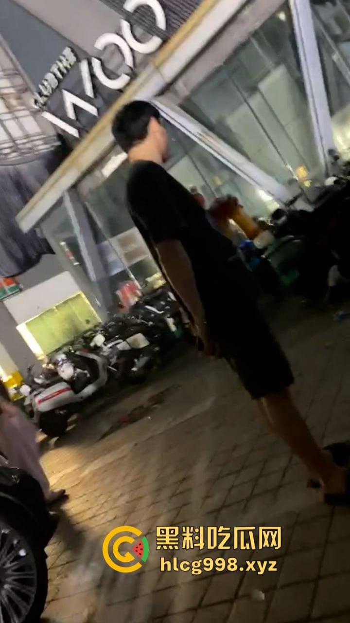 海南订台小哥侯小黑当街被杀视频曝光 平台账号被销 消息封锁 这是得罪啥人了么？-2