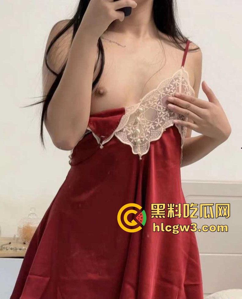 B站UP主【瑶瑶超耐丝吖】定制视频泄露!黑丝美腿搔首弄姿,撞脸胡椒仔尺度直逼福利姬!-9