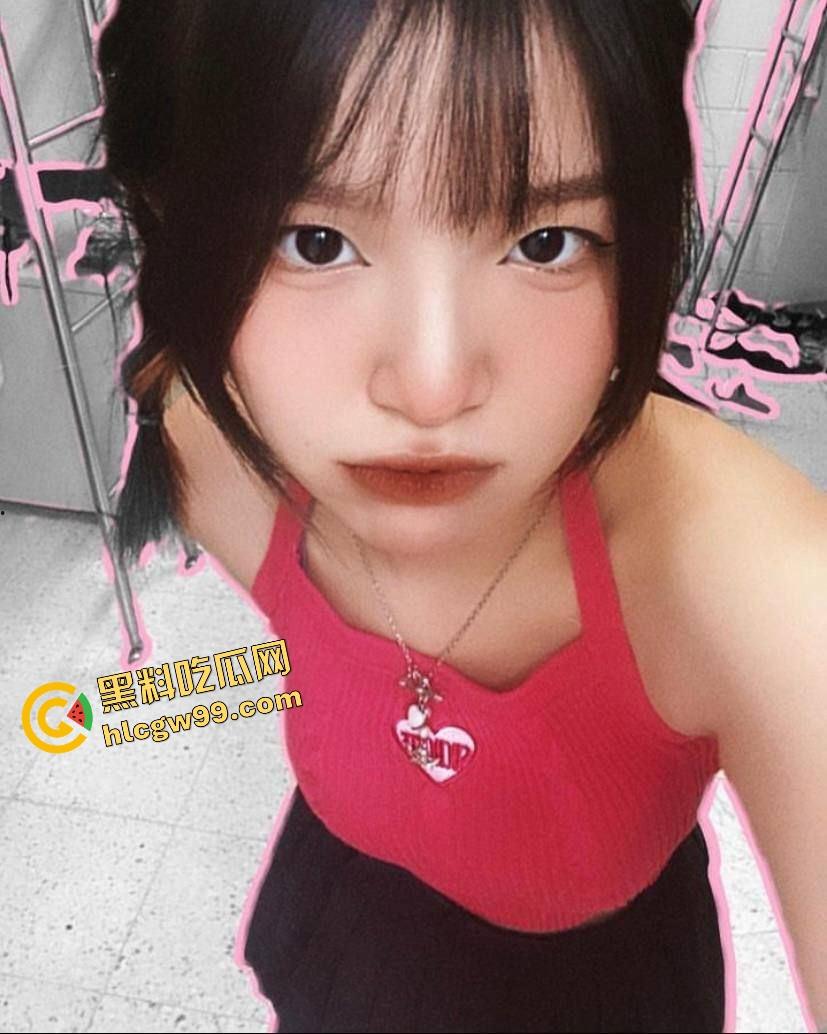 江西传媒职业清纯嫩妹反差婊【许雯婷】家中寂寞露奶发骚，破洞女仔裤暴插骚逼！独家曝光流出！-2