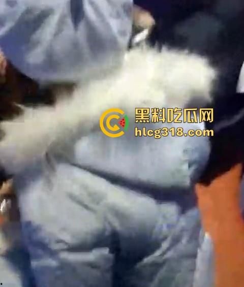 机智小哥玩街射白丝美女！酝酿许久趁其不备掏枪就射 胆大吃四方 男主真刺激！