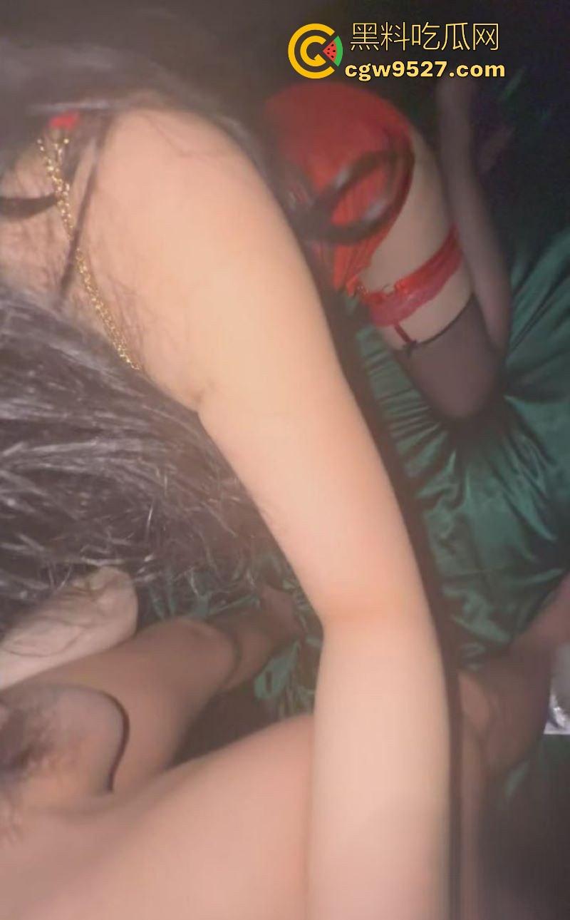 爆操吊带黑丝性感堂姐一个小时,无套猛操,跪舔鸡巴技巧娴熟,肛塞狠插屁眼,只怪堂姐太诱惑了!-5