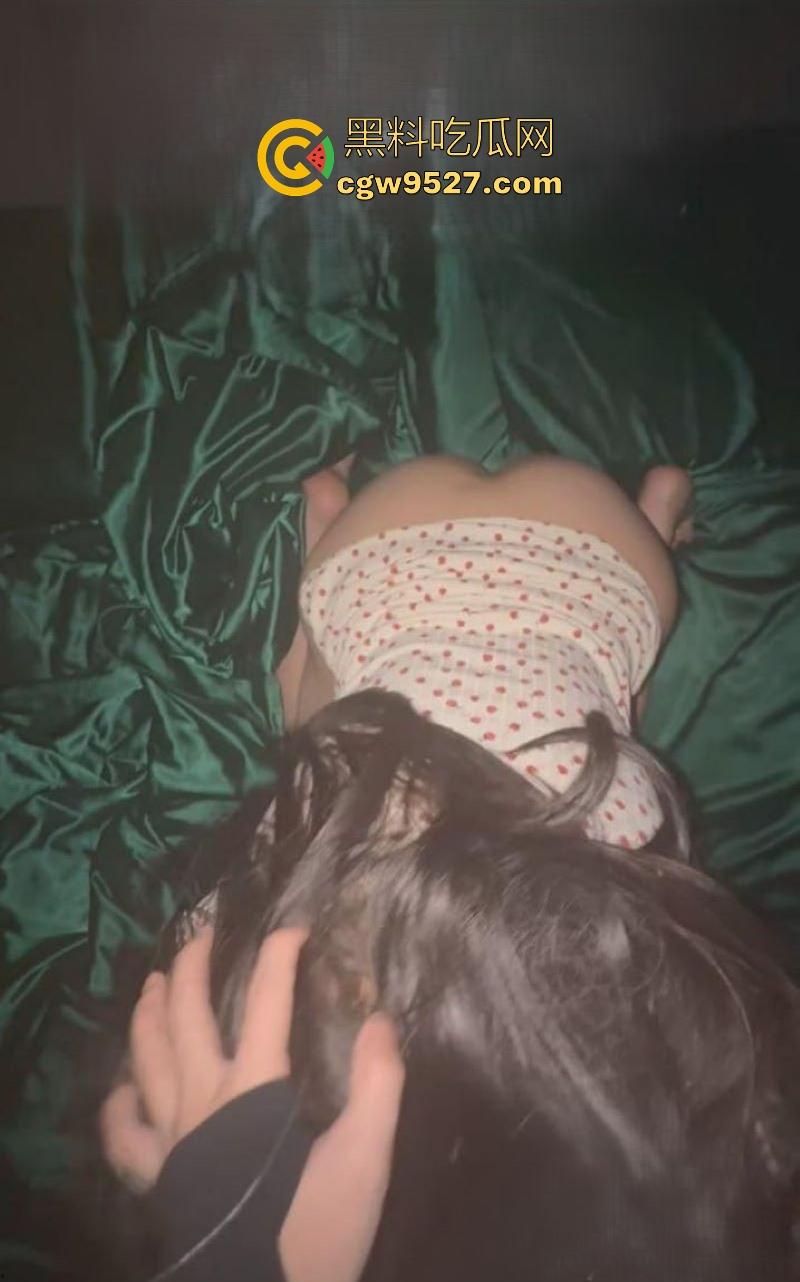 爆操吊带黑丝性感堂姐一个小时,无套猛操,跪舔鸡巴技巧娴熟,肛塞狠插屁眼,只怪堂姐太诱惑了!-7