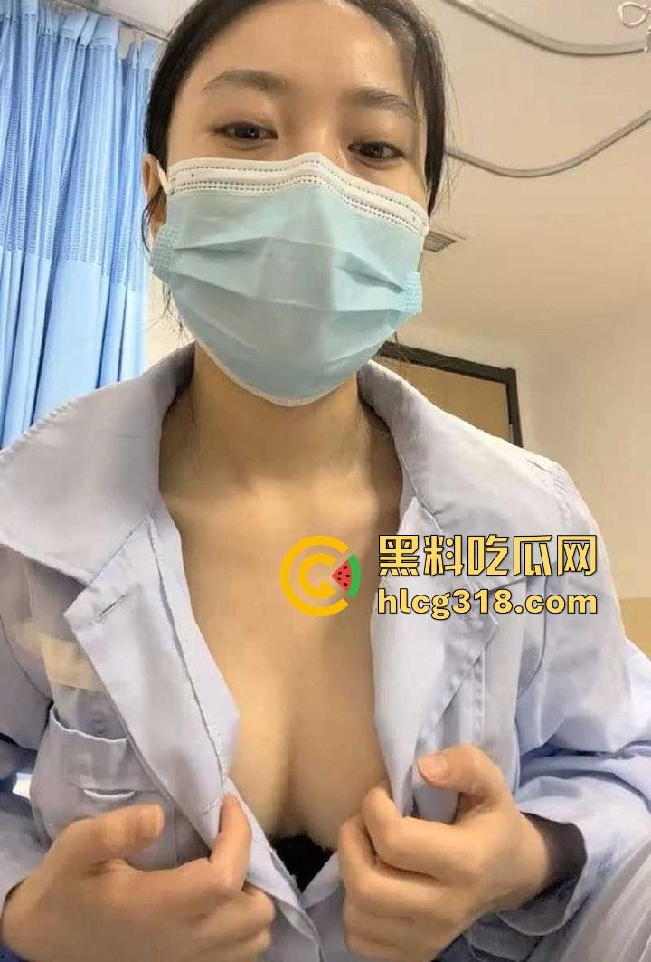 真实三甲医院女护士直播自慰！白衣天使外表母狗内心，反差护士摸胸玩穴，真的好反差好淫荡！-2