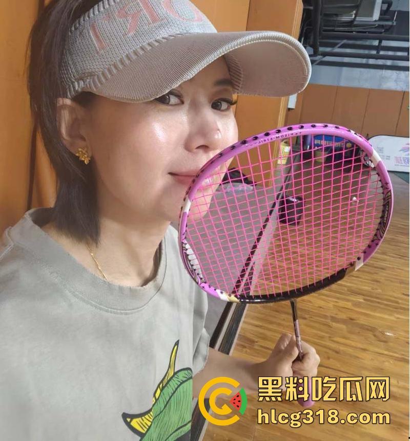 浙江极品人妻【王权怡】性爱视频曝光!短发熟妇在线约炮,淫水狂流骚态诱人,骑乘榨精浪叫声不断!-2