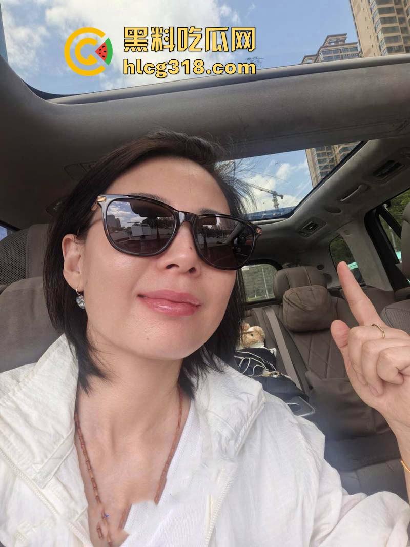 浙江极品人妻【王权怡】性爱视频曝光!短发熟妇在线约炮,淫水狂流骚态诱人,骑乘榨精浪叫声不断!-4