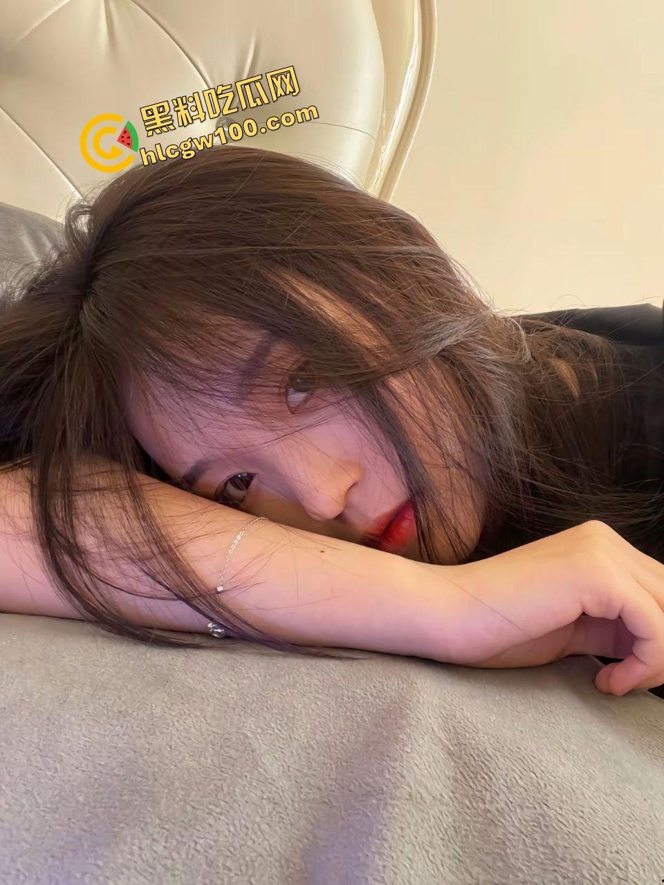 湖北荆门服装店老板娘【唐瑜】网红脸诱惑口交嗦屌,笑着女上位淫荡做爱!独家曝光流出!-2