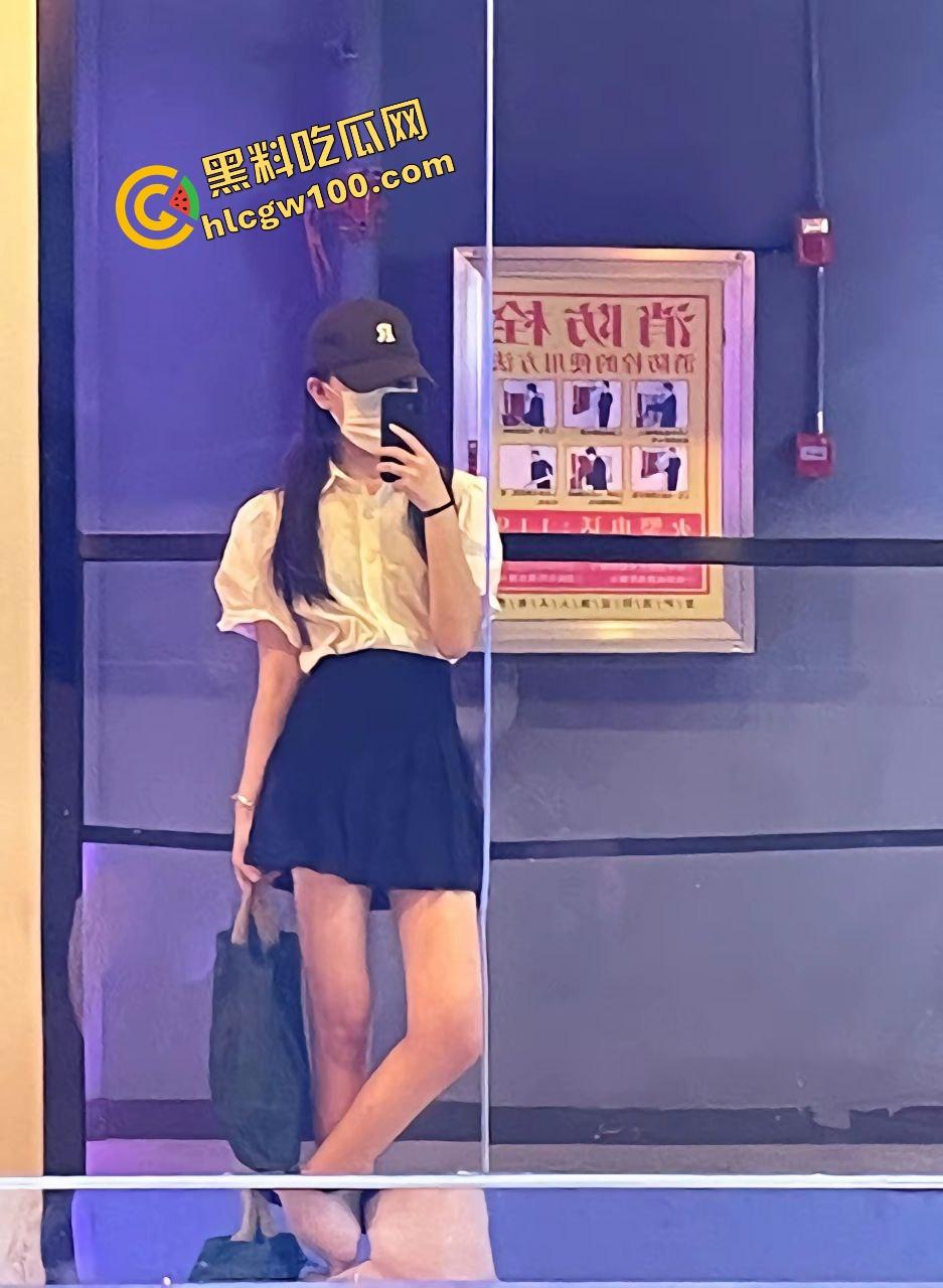 湖北荆门服装店老板娘【唐瑜】网红脸诱惑口交嗦屌,笑着女上位淫荡做爱!独家曝光流出!-3