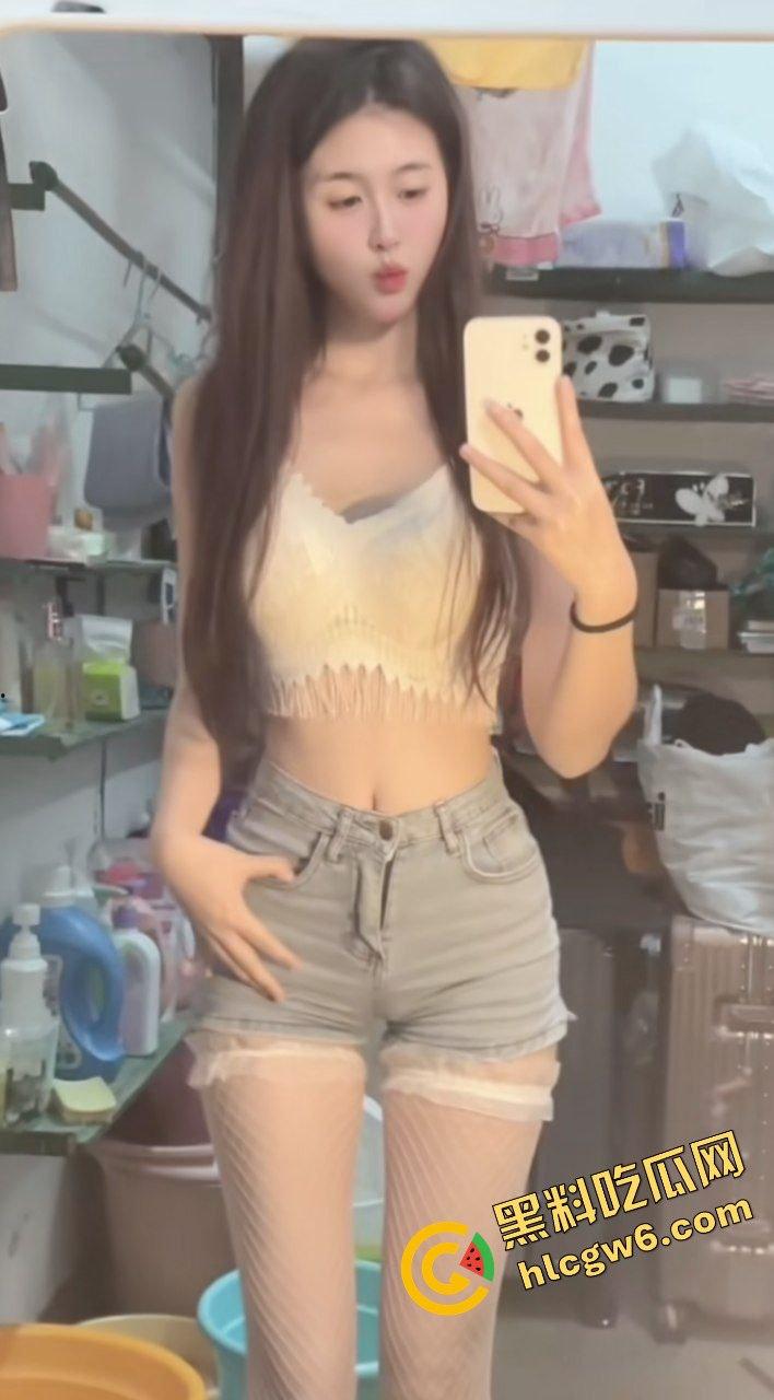 抖音湖南工业大专反差婊骚鸡『沛沛不会扭』私拍脱衣裸露大奶供金主观赏!原创独家真实曝光!-4