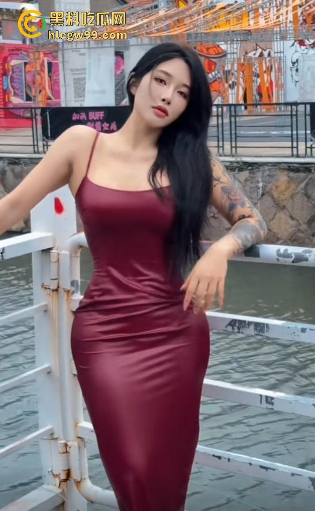 500万粉丝健身网红【宋昱欣】性爱抠逼视频流出,豪乳蜂腰翘臀第二弹,纹身实锤本人,健身是为了下海!-3