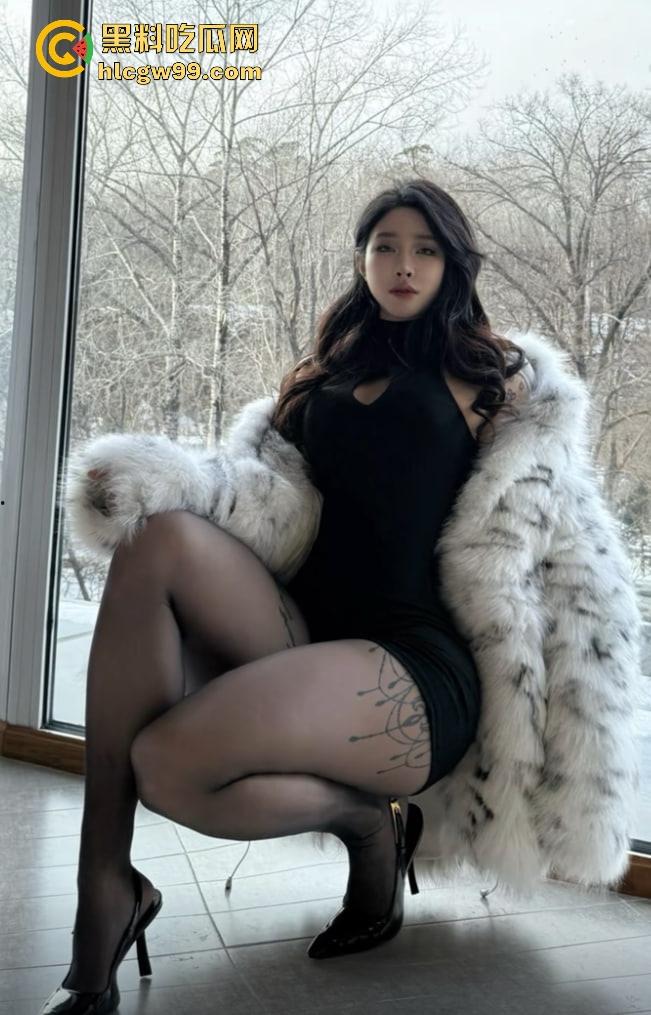 500万粉丝健身网红【宋昱欣】性爱抠逼视频流出,豪乳蜂腰翘臀第二弹,纹身实锤本人,健身是为了下海!-4