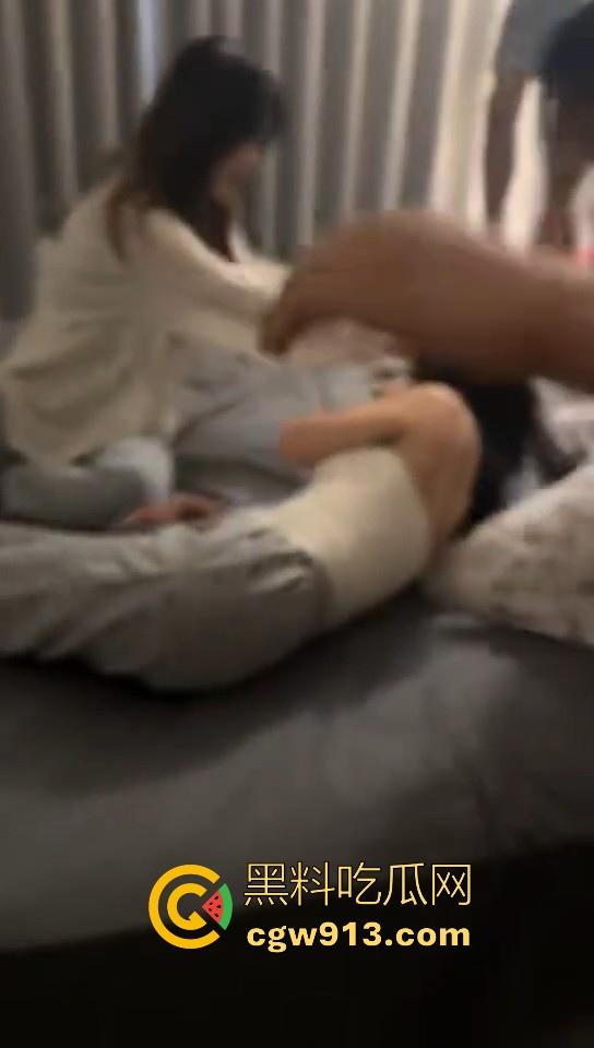 湖北武汉精神小伙和精神小妹,霸凌一个未成年女生,满18还敢造次?这种就应该抓进去关几天!-5