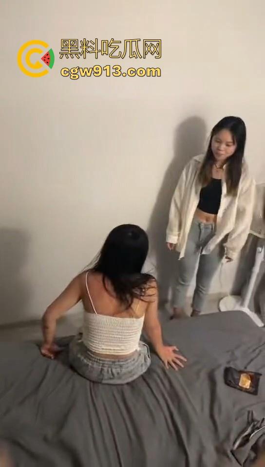 湖北武汉精神小伙和精神小妹,霸凌一个未成年女生,满18还敢造次?这种就应该抓进去关几天!-7