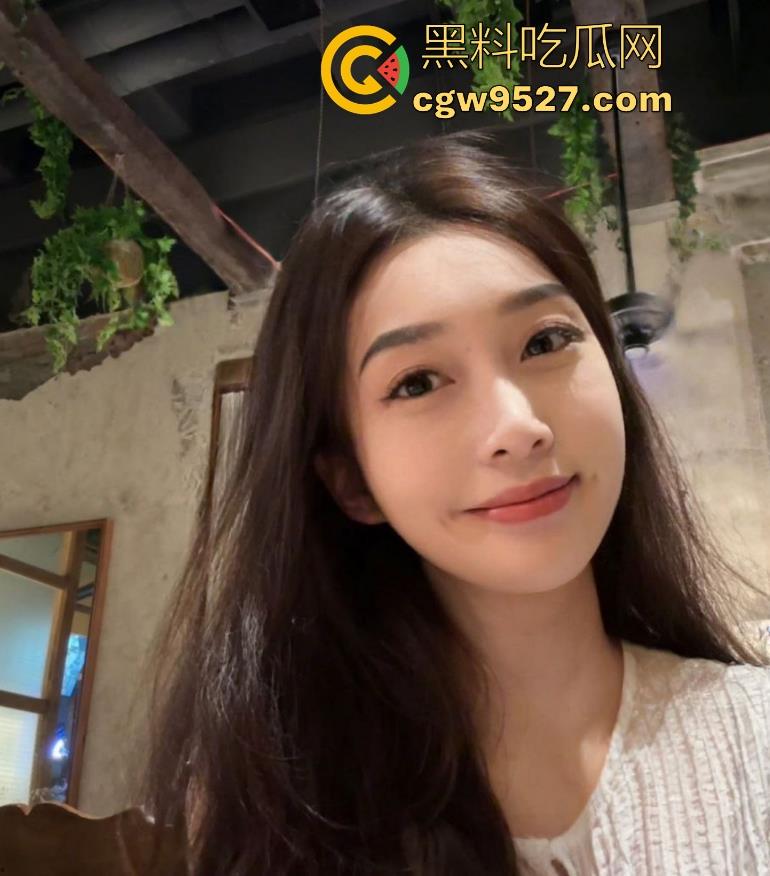 重口扩阴,精神小妹为我们展示弹性大逼,手掰肥逼呼吸一收一缩,这种肉棒进去不得夹爽死!-2