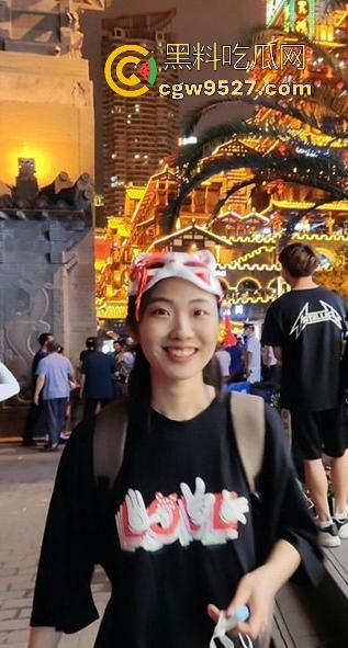 湖北第一附中女教师【杨慧慧】淫乱私生活曝光,白天为人师表,夜晚却偷情炮友,边打电话边和男友做爱!-1