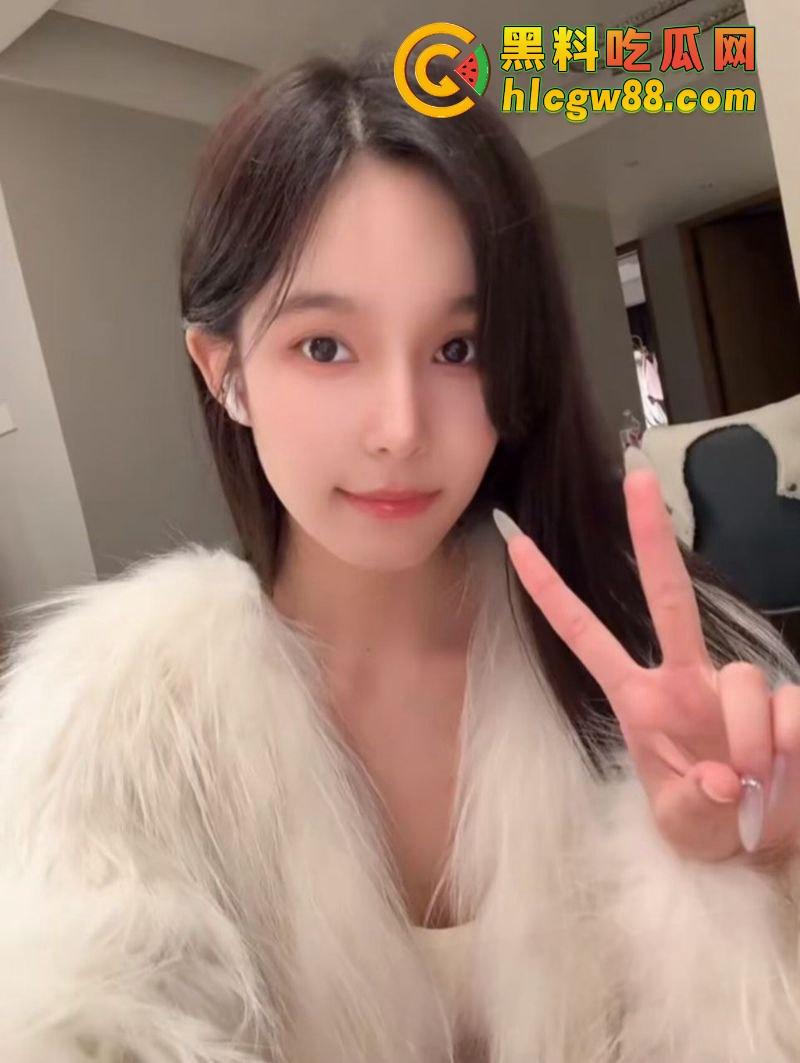 合肥美院音乐系『李木木』背着男友约炮,男友还舔着当女神供奉,发男友性感照却是约炮挨操时随手拍的!-3