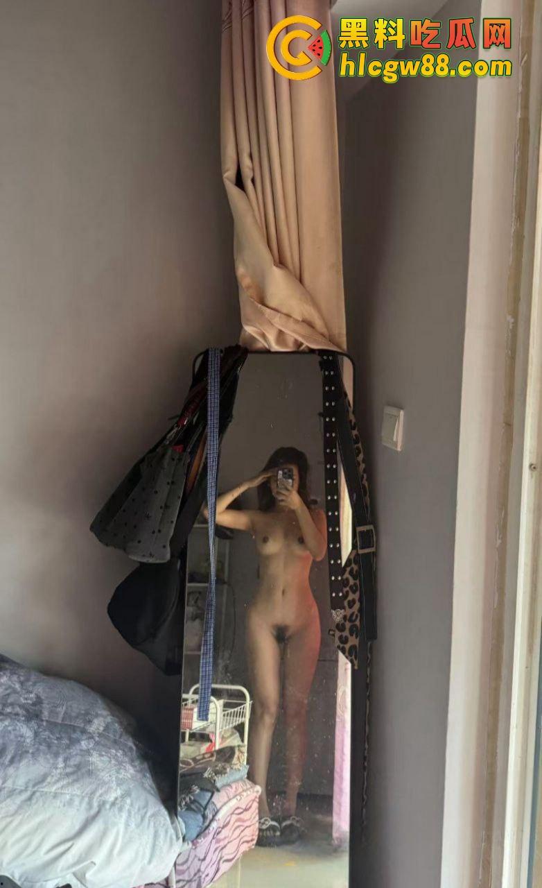 合肥美院音乐系『李木木』背着男友约炮,男友还舔着当女神供奉,发男友性感照却是约炮挨操时随手拍的!-4