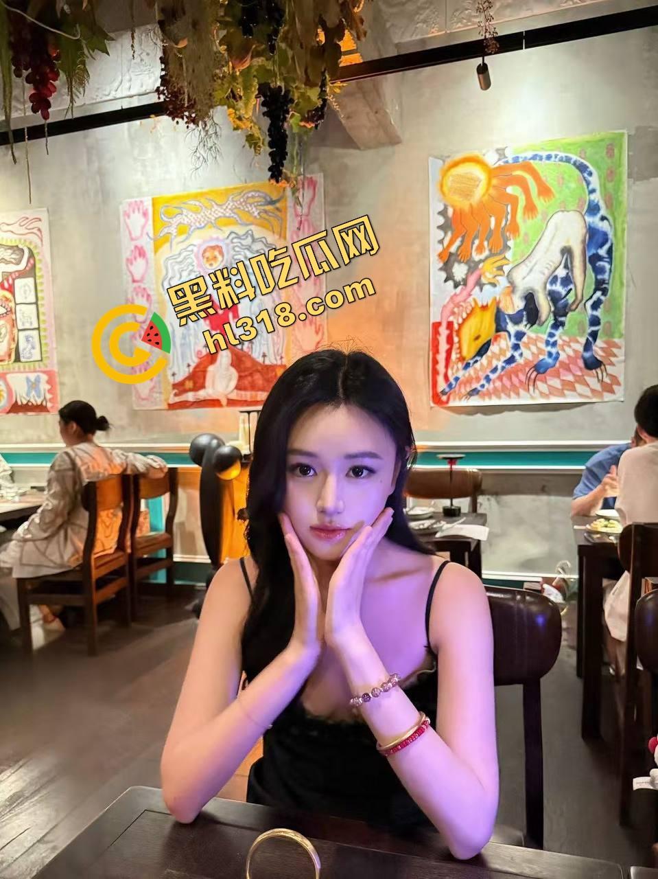 健身房高能活春宫,女的倒挂哑铃杠上被猛操,女的当人体沙袋,教练掏出鸡巴开干,操到断力叫不出声!-2