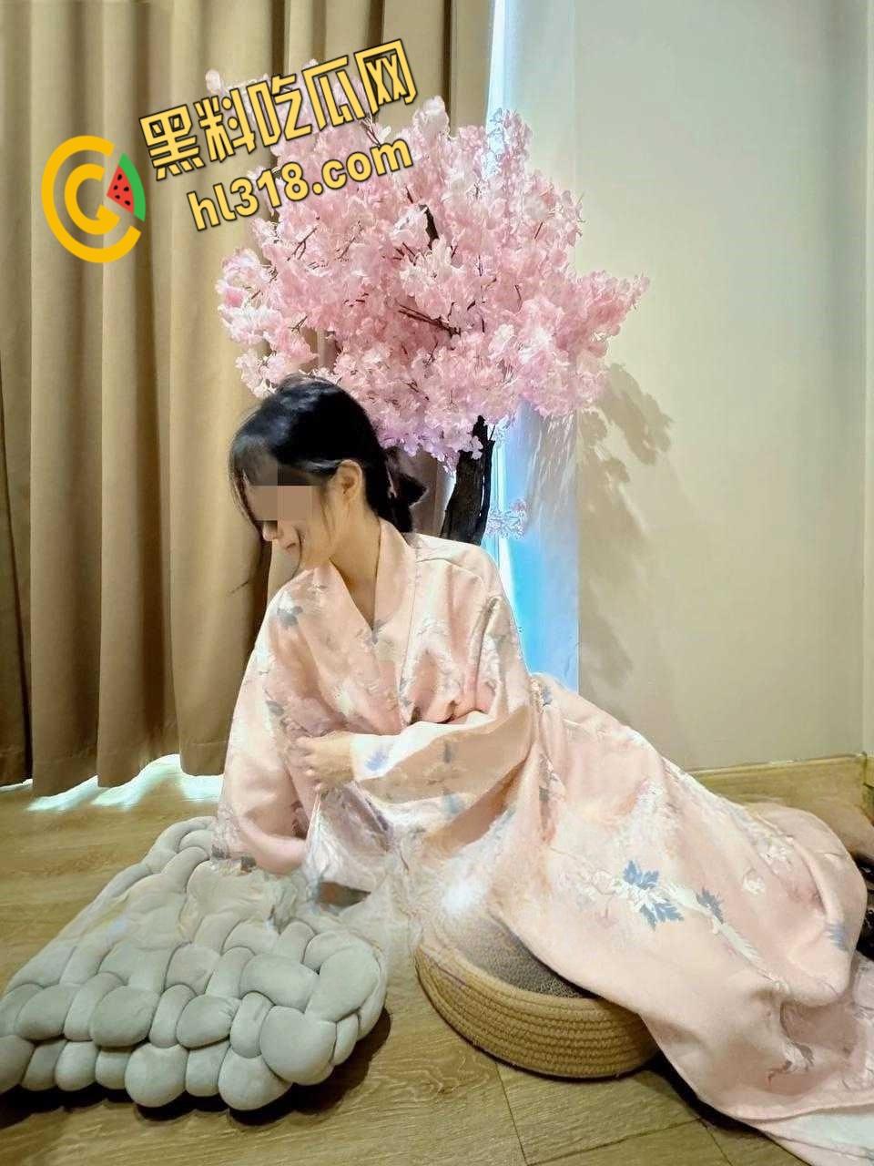 乱伦大神开启白嫩妹妹的性爱启蒙，萝莉型一线天白虎嫩逼，娇滴滴的娇喘太诱人，直接无套内射爽歪歪！