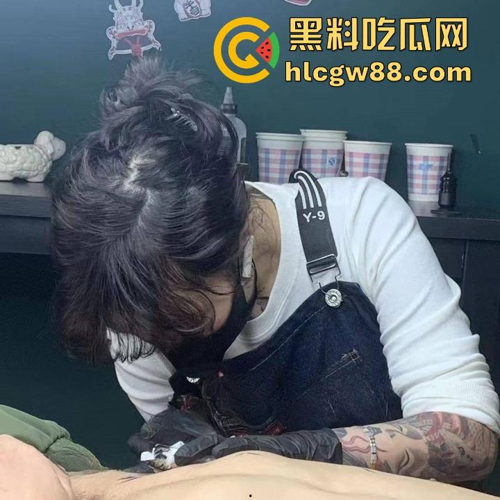 抖音纹身师店老板娘【lee李李】性爱视频流出,符文战神诱人巨乳,纹身三次就简单拿下!-2