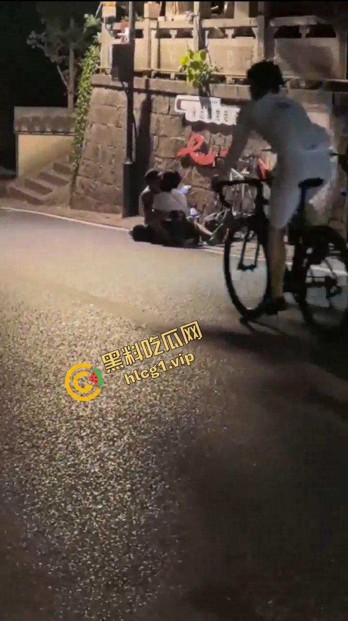 骑行圈最新淫乱!杭州龙井村 男女骑友 路边女上位开干 路过骑友当场报警!-9