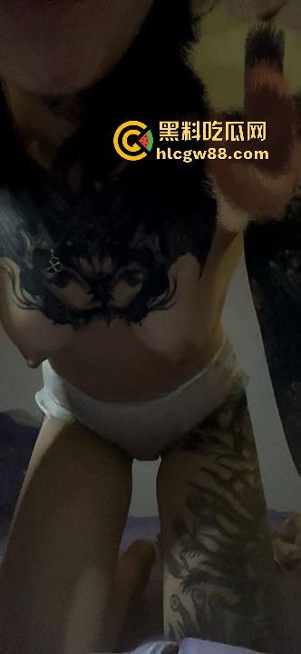 抖音纹身师店老板娘【lee李李】性爱视频流出,符文战神诱人巨乳,纹身三次就简单拿下!-5