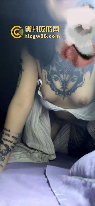 抖音纹身师店老板娘【lee李李】性爱视频流出,符文战神诱人巨乳,纹身三次就简单拿下!-6