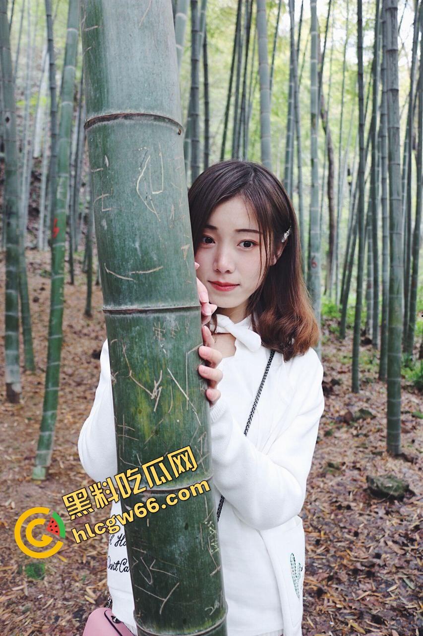 哥是废物，嫂子是我的肉窟窿！每天掰着小穴等我插，白天带婚戒，晚上跪着吃我屌！