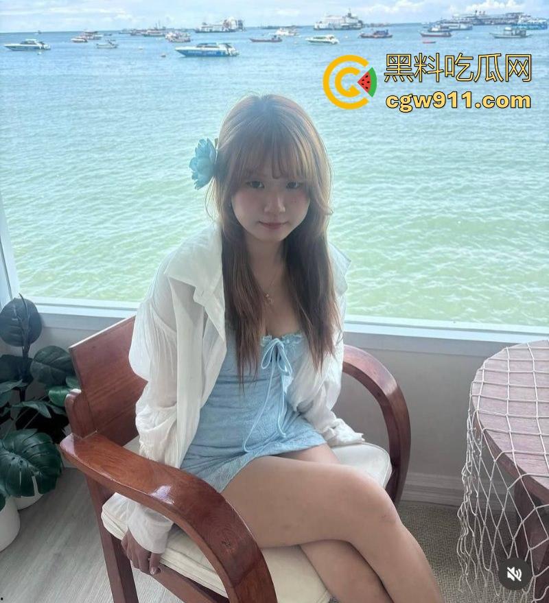 广州风骚小母狗【刘慧】娇小身躯藏不住骚浪本性,被带入酒店彻底拿下,无套后入猛撞翘臀浪叫,肉棒深顶子宫喷汁!-4