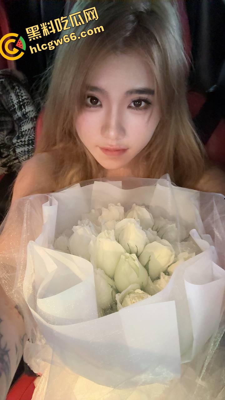 四川刚毕业学生妹『袁梦』化身母狗战士，校服做爱洗手间无套后入、颜射舔精全都安排！